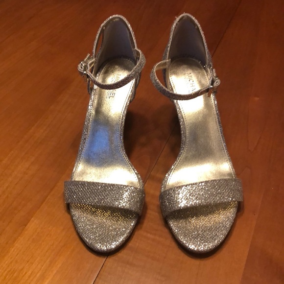 NWOT MICHAEL KORS 6.5 GOLD STILLETOS - Picture 1 of 9